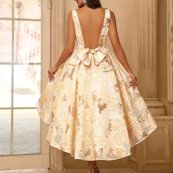 Elegant & Cute Women's Boat Neckline Woven Jacquard Dress With Cutout Back - Picture 2 of 4